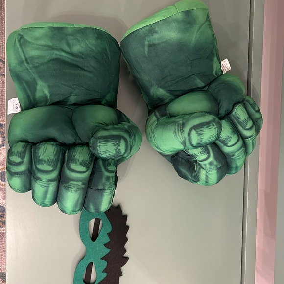 Hulk costume - Picture 7 of 9